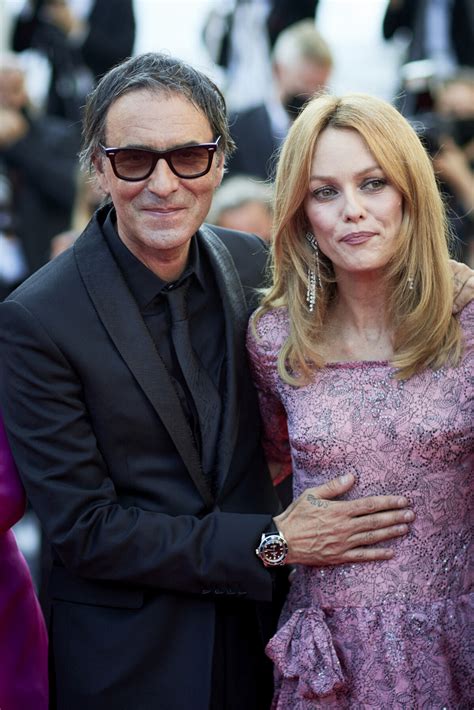 robe mariage vanessa paradis samuel benchetrit|Le mariage de Vanessa Paradis et Samuel Benchetrit。